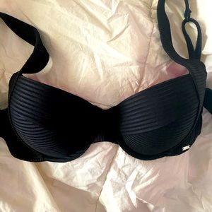 Push up, underwire, bikini top.